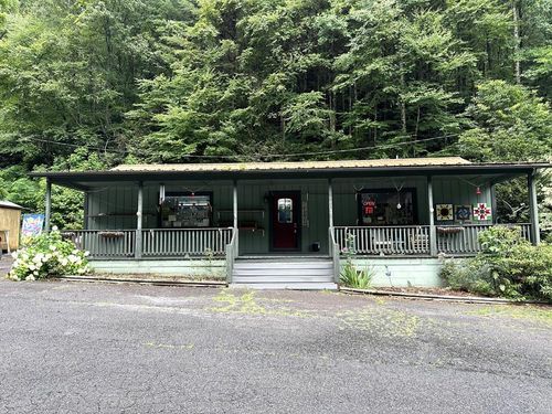8065 Fancy Gap Hwy, Fancy Gap, VA, 24328-4005 | Card Image