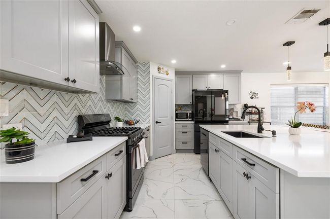 10814 Cane Grove Ln, House other with 3 bedrooms, 3 bathrooms and null parking in Houston TX | Image 9