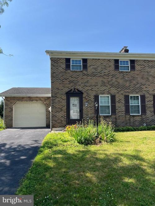4258 Iroquois St, SCHNECKSVILLE, PA, 18078-2623 | Card Image