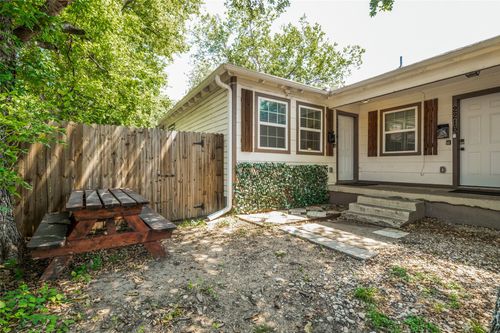2214 Pine St, Grand Prairie, TX, 75050-4048 | Card Image