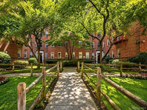 a31-770 Bronx River Rd, Bronxville, NY, 10708-6915 | Card Image