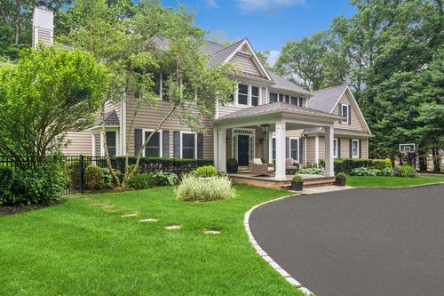 95 Huntington Bay Rd, Huntington, NY, 11743-2200 | Card Image