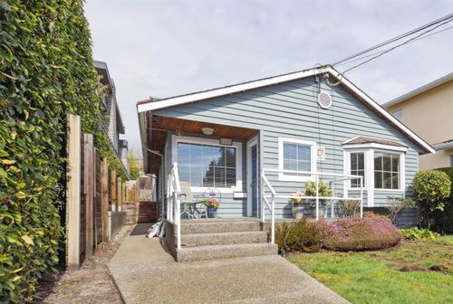 1193 Keith Rd, West Vancouver, BC, V7T1M7 | Card Image