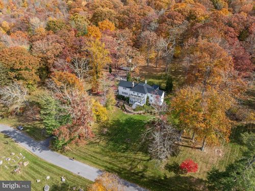 1068 Sheep Meadow Rd, HOT SPRINGS, VA, 24445-2729 | Card Image