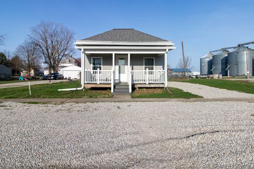 104 S Main St, Arrowsmith, IL, 61722-7514 | Card Image