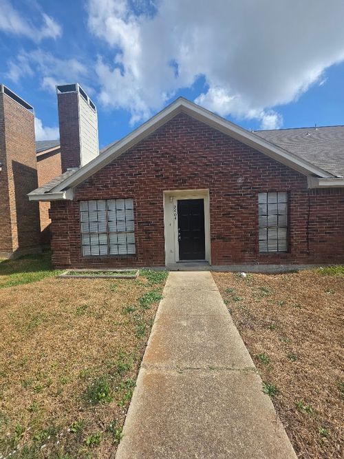 2404 Meadow Ln, Mesquite, TX, 75150-4851 | Card Image