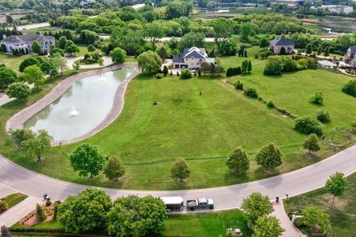 8 Falcon Lakes Dr, South Barrington, IL, 60010-5307 | Card Image
