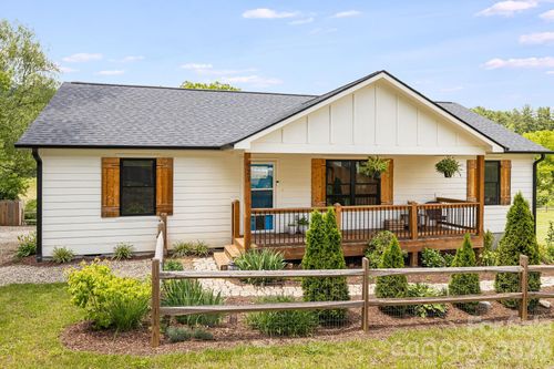 923 Newfound Rd, Leicester, NC, 28748-7596 | Card Image