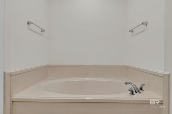 Primary en suite bathroom | Image 32