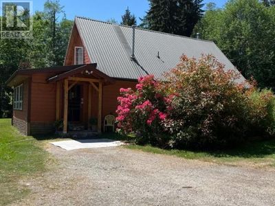 2243 Roberts Rd, House other with 3 bedrooms, 2 bathrooms and 3 parking in Powell River BC | Image 2