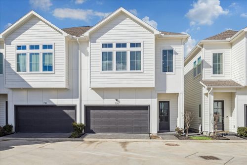 728 Carriage Knolls Dr, Houston, TX, 77008-3079 | Card Image