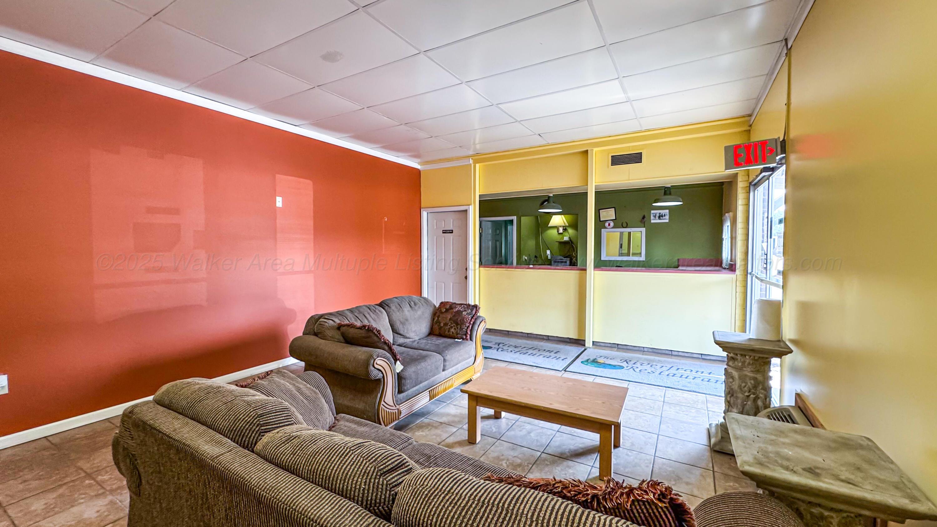 Commercial Sale in Guin 3