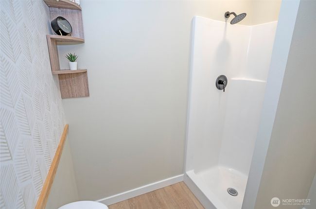 Studio shower - all new! | Image 30