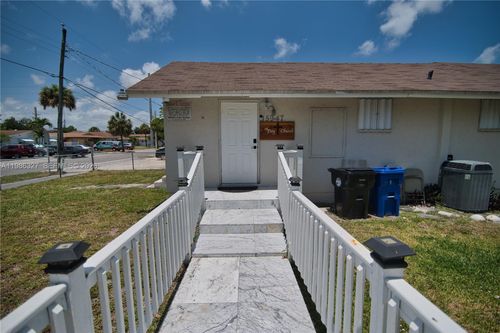 15947 Ne 19th Pl, NORTH MIAMI BEACH, FL, 33162-5715 | Card Image
