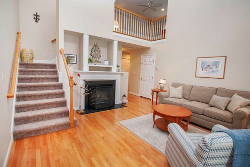 10 Sherwood Rd, Raymond, NH, 03077-1613 | Card Image