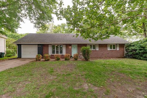 2313 Westchester Rd, Lawrence, KS, 66049-1637 | Card Image