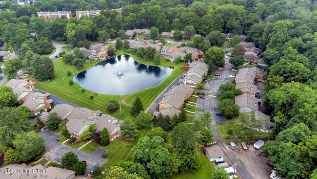 5503 Forest Lake Dr, Condo with 2 bedrooms, 3 bathrooms and null parking in Prospect KY | Image 47