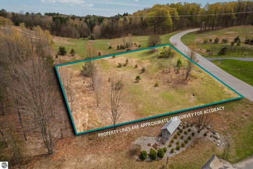 42 Farm Ln, Traverse City, MI, 49696-8671 | Card Image
