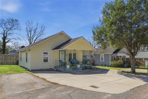 211 Buncombe St, Greer, SC, 29650-2321 | Card Image