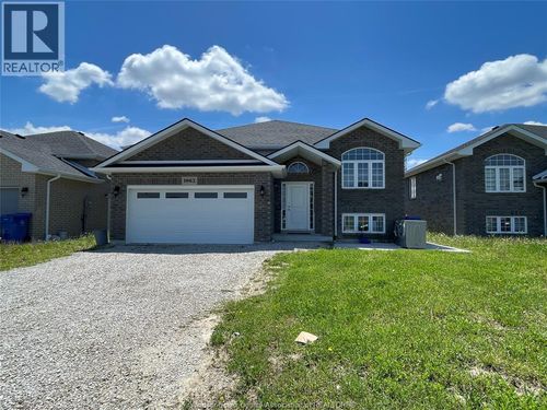 1063 Aspen Ridge Crescent, Lakeshore, ON, N0R1A0 | Card Image