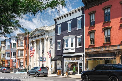 522 Warren St, Hudson, NY, 12534-2802 | Card Image