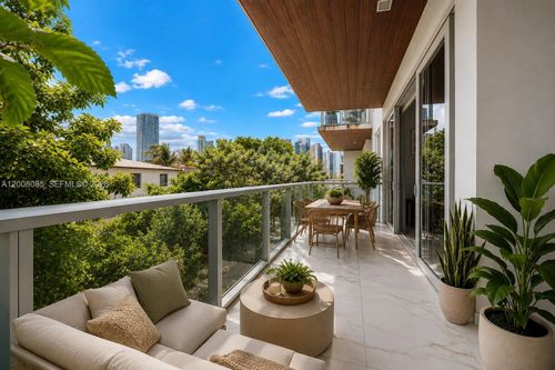 208-545 Sw 11th St, Miami, FL, 33129-1064 | Card Image