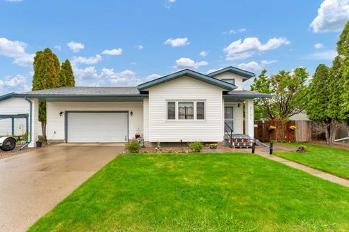 2121 Hull Way Ne, Medicine Hat, AB, T1C1R9 | Card Image