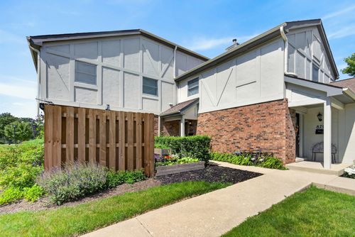 868 Bristol Dr, Barrington, IL, 60010-4507 | Card Image