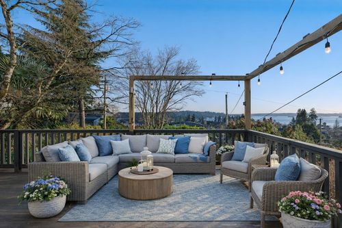 1073 Clyde Avenue, West Vancouver, BC, V7T1E3 | Card Image