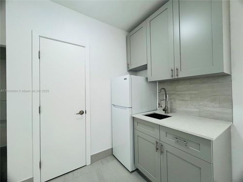 apt-11-13390 Ne 6th Ave, North Miami, FL, 33161-4055 | Card Image