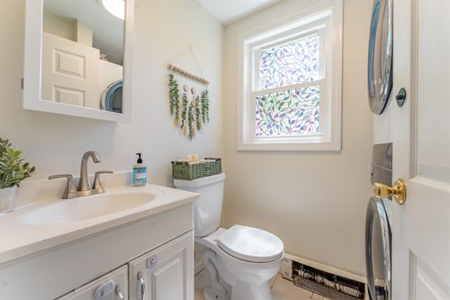 111 Stonegate Lane, Derry, NH, 03038 | Card Image