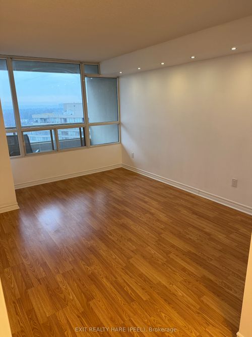 1502-11 Townsgate Dr, Vaughan, ON, L4J8G4 | Card Image