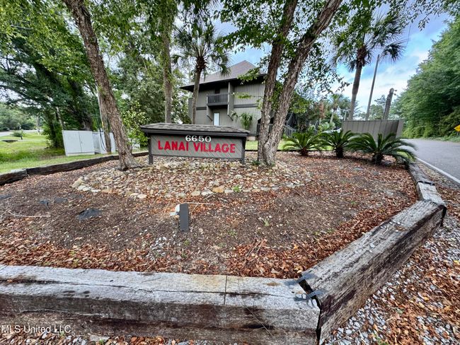 Lanai Village Entrance | Image 8