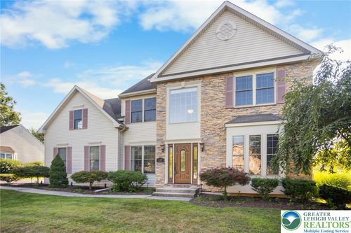437 Sawgrass Dr, Allentown, PA, 18104-8419 | Card Image
