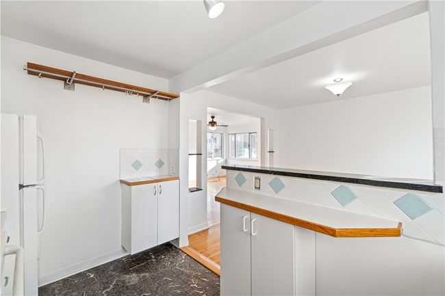 2 - 6569 Rosemoor St, Condo with 2 bedrooms, 1 bathrooms and 1 parking in Squirrel Hill PA | Image 14