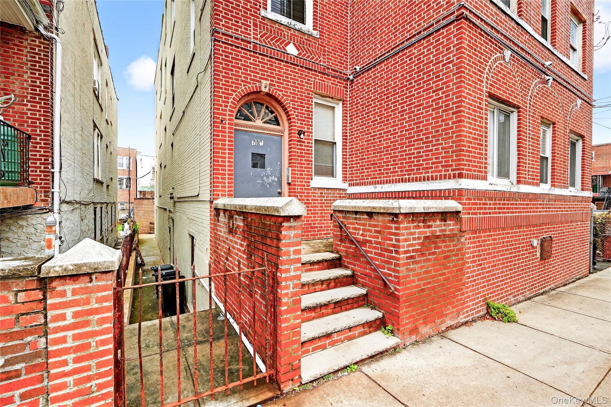 Commercial Sale in New York 4