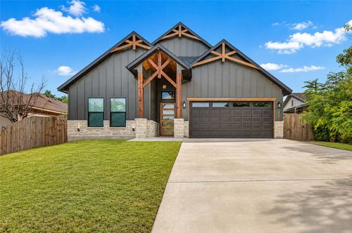 2911 Nw 30th St, Fort Worth, TX, 76106-3556 | Card Image