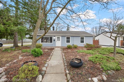 33101 Donnelly St, Garden City, MI, 48135-1143 | Card Image