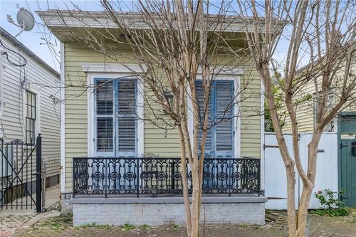 724 Gallier St, New Orleans, LA, 70117-6220 | Card Image