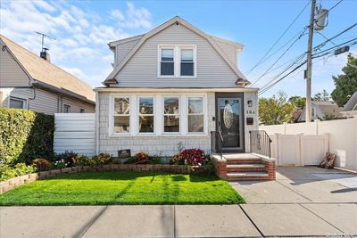 304 Clinton Avenue, House other with 3 bedrooms, 3 bathrooms and null parking in Cedarhurst NY | Image 1