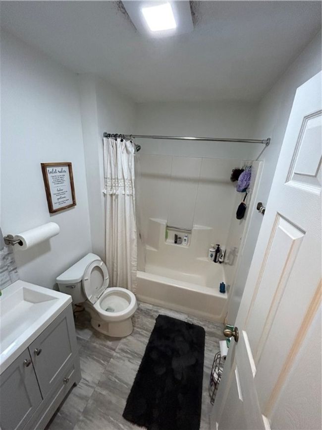 B - 19 Apache Dr, Condo with 2 bedrooms, 1 bathrooms and 2 parking in Westerly RI | Image 10