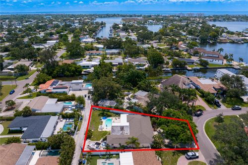 843 37th Ave Ne, ST PETERSBURG, FL, 33704-1621 | Card Image