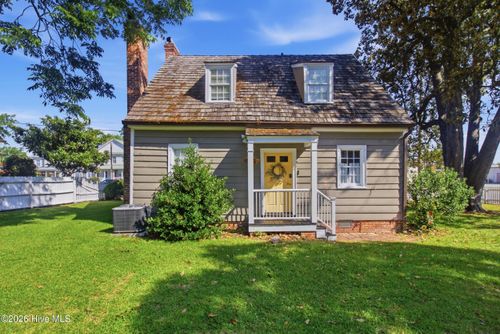 403 Queen St, New Bern, NC, 28560-4041 | Card Image