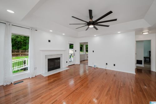 501 Dogwood Forest Cir, ALABASTER, AL, 35007-7704 | Card Image