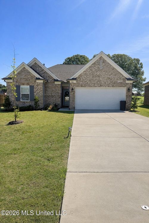 5864 Thomas St, Horn Lake, MS, 38637-3314 | Card Image