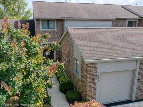 15-6896 Northcrest Way E, Independence Charter Township, MI, 48346 | Card Image