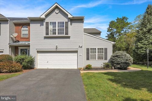 301 Hawthorne Ln, Whitehall, PA, 18052-6223 | Card Image