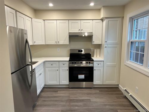 43 Springwood Dr, Babylon, NY, 11703-5004 | Card Image