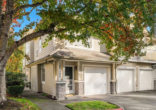 11-3-2038 Newport Way Nw, Issaquah, WA, 98027-5392 | Card Image