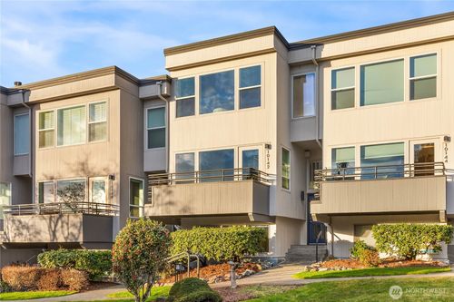 10142 Ne 63rd St, Kirkland, WA, 98033-6820 | Card Image